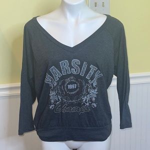 Eyelash couture ladies gray v-neck long sleeve shirt. Size XL.